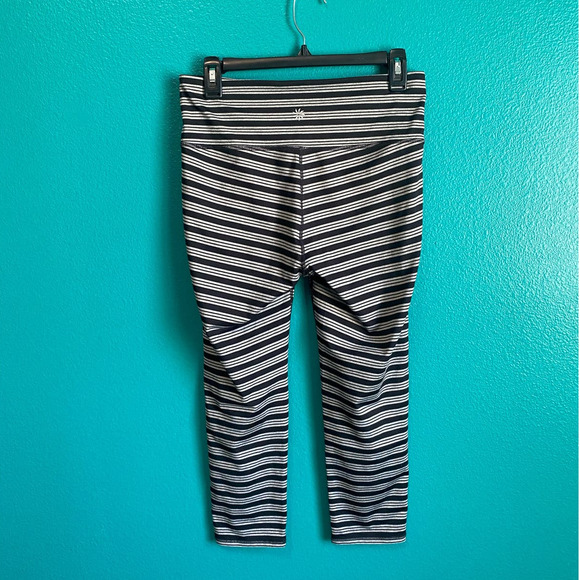 Athleta Gray & Black Stripe Capri Leggings Women's Medium - Picture 5 of 7